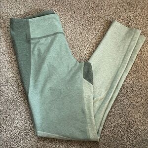 ⭐️3/$20 outdoor voices green color block legging small